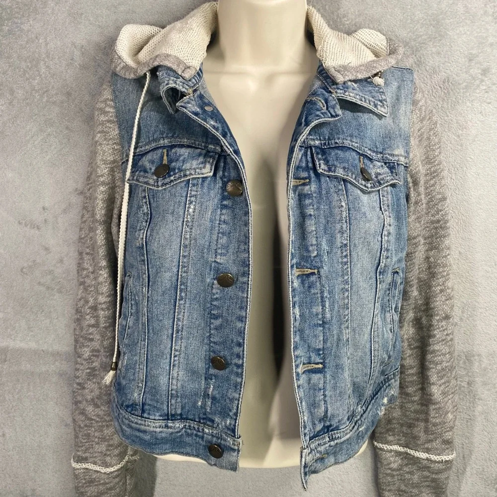 Free People Denim Trucker Jacket with Hoodie Knit Sleeves Light Wash XS Boho - Picture 2 of 7